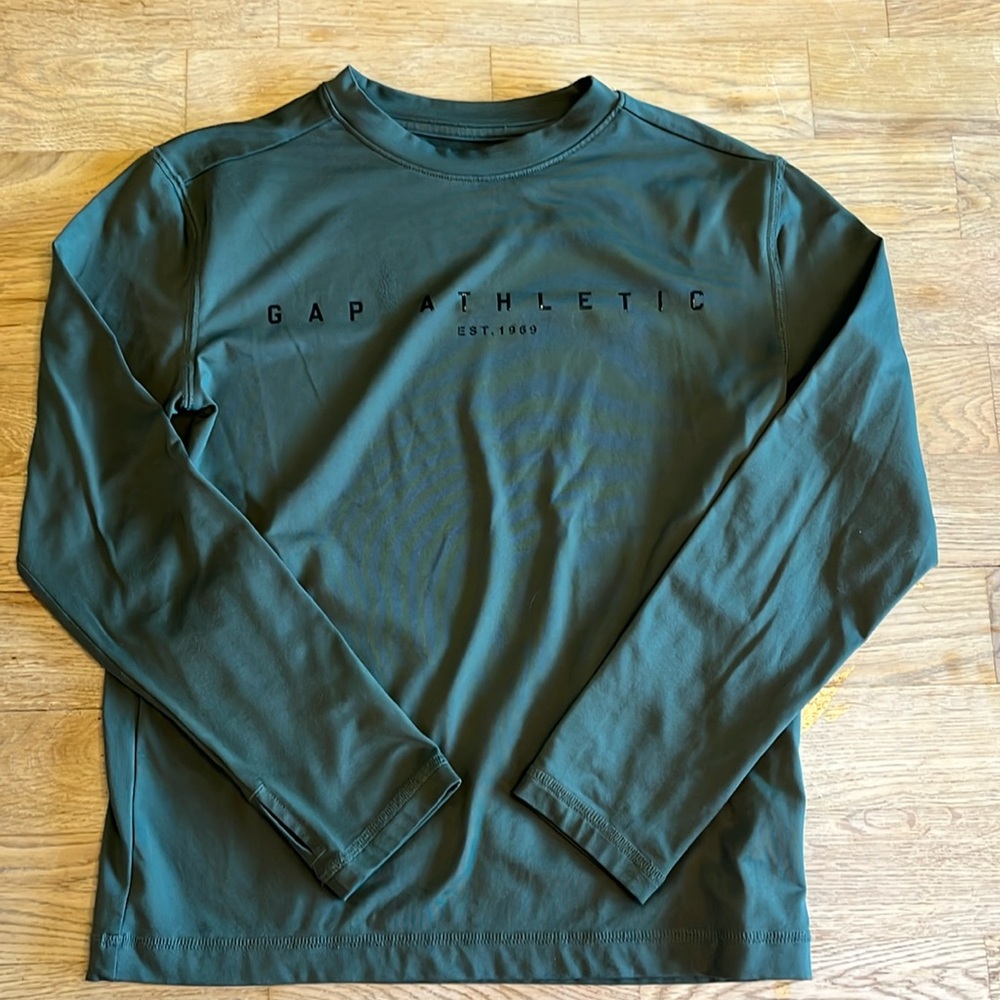 Gap long sleeve athletic shirt